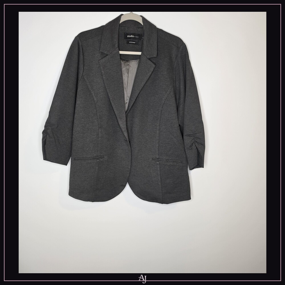 Studio by Torrid Gray Blazer Size 3 Ruched Sleeve